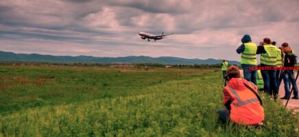 Deze vliegtuigfanaat maakt anderen belachelijk. (10)