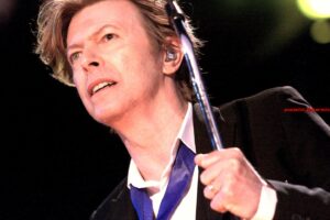 Welke zanger woonde ruim twee jaar in Berlijn en raakte hier voldoende geïnspireerd om in die periode drie albums te produceren