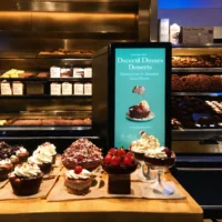 Er staan banketletters op het menu. (9)