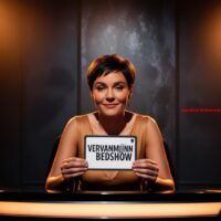 Geen slaapkamerentertainment (16) letters