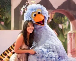 Hoe heet de blauwe reuzenvogel die in Sesamstraat woont (4)