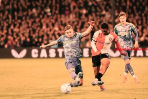 Vonden Taylor en Hato in met 0-2 door Ajax gewonnen Klassieker. (3)