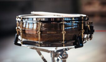 Ze kijken in de trommels (7)