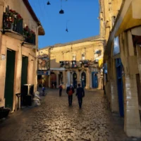 Hoe heet de stad aan de voet van de etna (7)