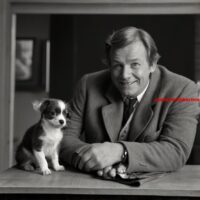 wie was de man achter het personage sjef van oekel