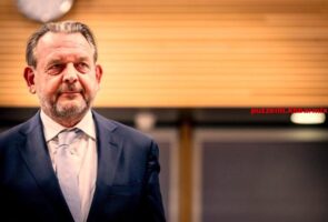 Hoe noemt men een functie bij de overheid (4)