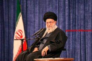 Hoe noemt men in Iran de hoogste geestelijk leider (9)