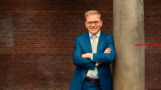 __ Bruins minister van OC&W (4)