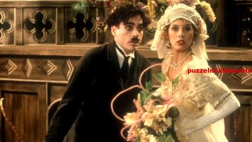 Wie speelt de rol van Charlie Chaplin in de film Chaplin uit 1992 (12)