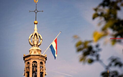 Hoe laat mag je de vlag halfstok hangen op 4 mei
