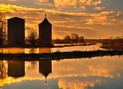 Welke streek in Noord-Holland is bekend om zijn Omringdijk