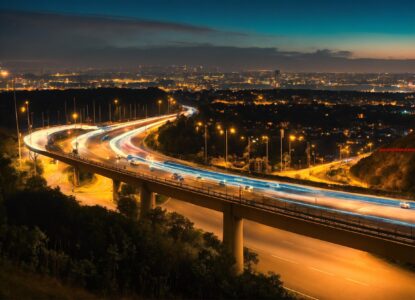 Een overwegbeveiliging met automatische halve overwegbomen. (4)