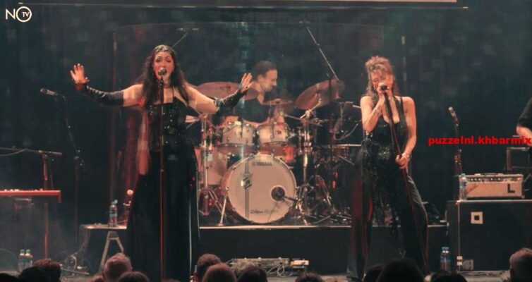 Band die 40-jarig jubileum viert. (4.4) letters