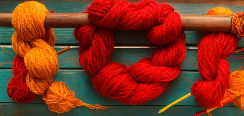 Dit is een fluweelachtige weefsel van mohair. (4) letters