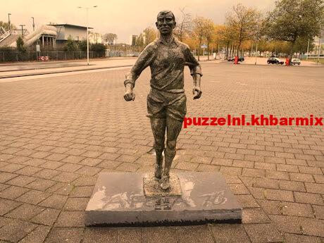 Feyenoord-icoon wiens standbeeld voor de Kuip staat (6)