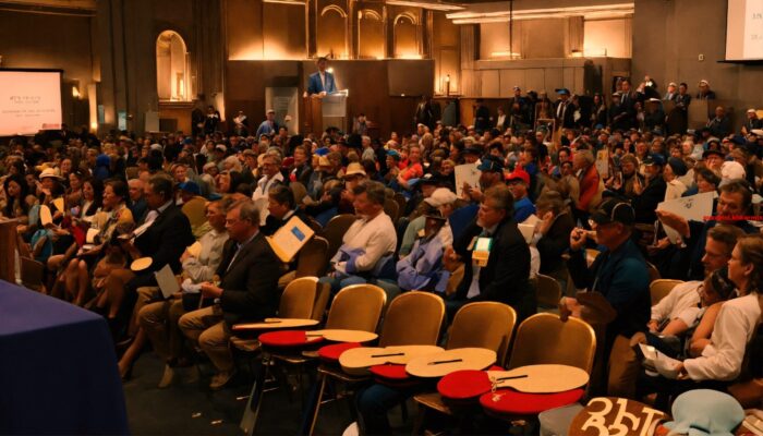 Hoe heet de vorm van veilen waarbij degene die als eerste 'mijn' roept de eigenaar wordt (7) letters