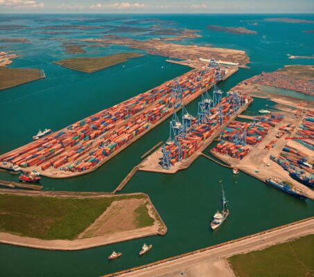 Hoe heet de waterkering tussen Enkhuizen en Lelystad (10) letters