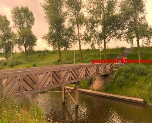 Stiekem een woonboot gebouwd bij het leger. (9) letters