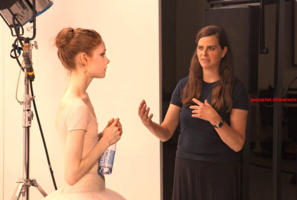 Waarmee is kunstenares Rineke Dijkstra bekend geworden (12) letters