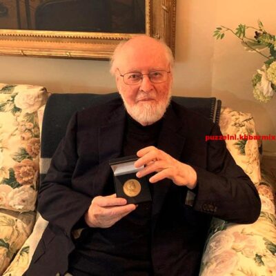 Welke componist schreef de muziek voor Jurassic Park (12) letters