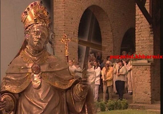 Welke missionaris werd in 754 bij Dokkum vermoord (10) letters