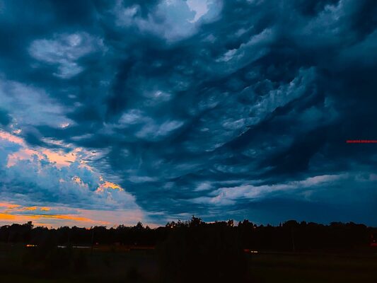 Wolkentype dat op middelbare hoogte voorkomt (11) letters