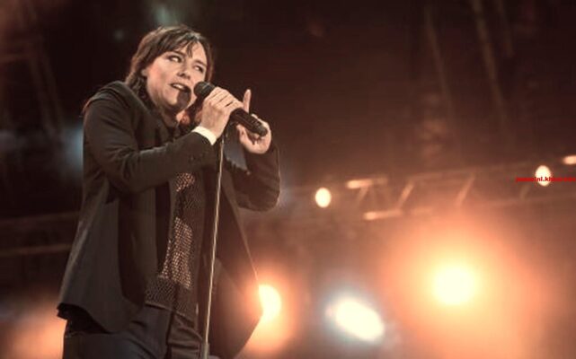 In 2018 kreeg zij de Annie M.G. Schmidtprijs voor het liedje ‘Voor alles’. (12) letters