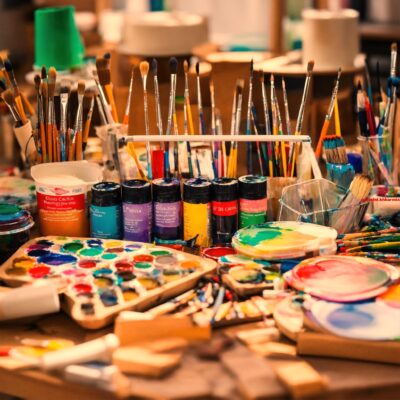 Met wat voor verf wordt een gouache geschilderd (12) letters