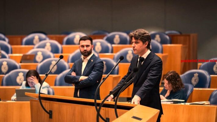 Ontbreekt nogal eens in (asiel)debat (6) letters