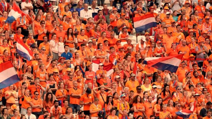 Welk aandenken krijgt een debutant in het Nederlands elftal (6) letters