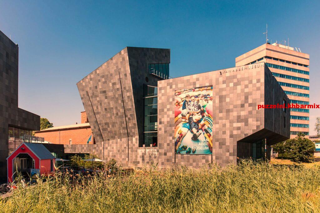 Welk museum voor moderne kunst vind je in Eindhoven (3,10) letters