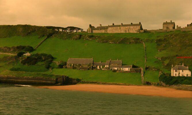 Dit is het op een na grootste Schotse eiland. (4)