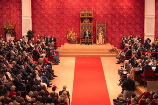 Met welke woorden eindigt de Verenigde Vergadering op Prinsjesdag (12)