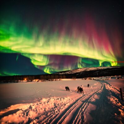 Welk land heet in de eigen taal 'Kalaallit Nunaat' (9) letters