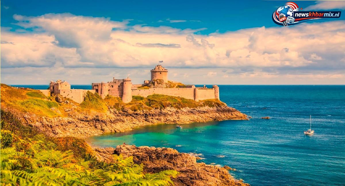 Deze grote havenplaats ligt in het westen van Bretagne (5) letters