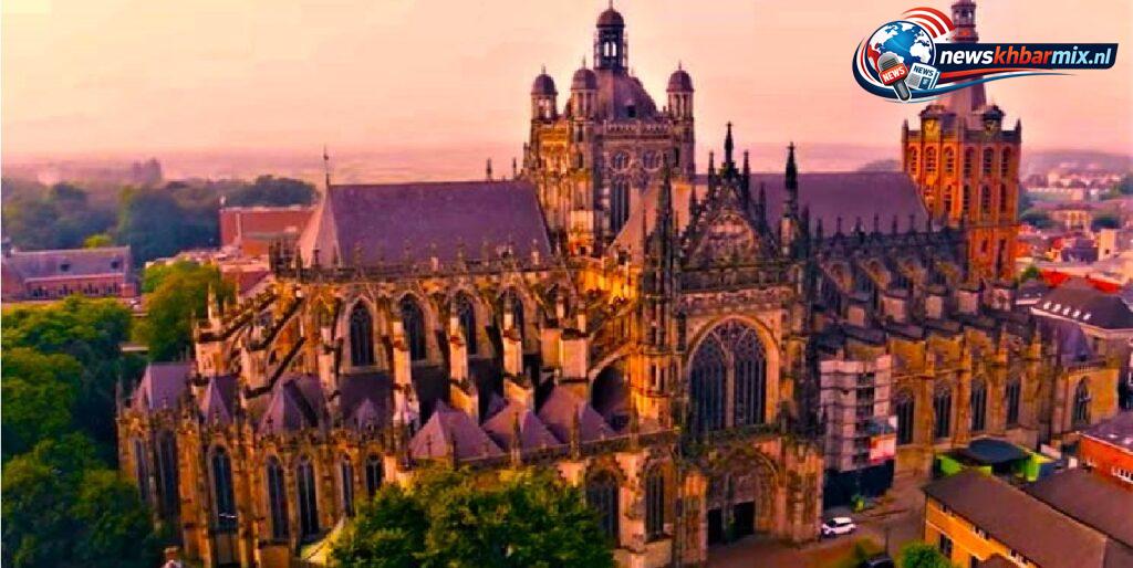 Hoe heet een ruimte in een kerk die meestal gewijd is aan een heilige (5)