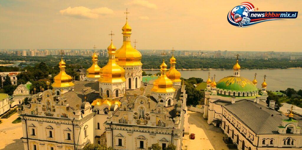 Wat voor soort gebouw is het UNESCOwerelderfgoed in Kyiv dat maandag door Russische luchtaanvallen in vlammen opging (10)