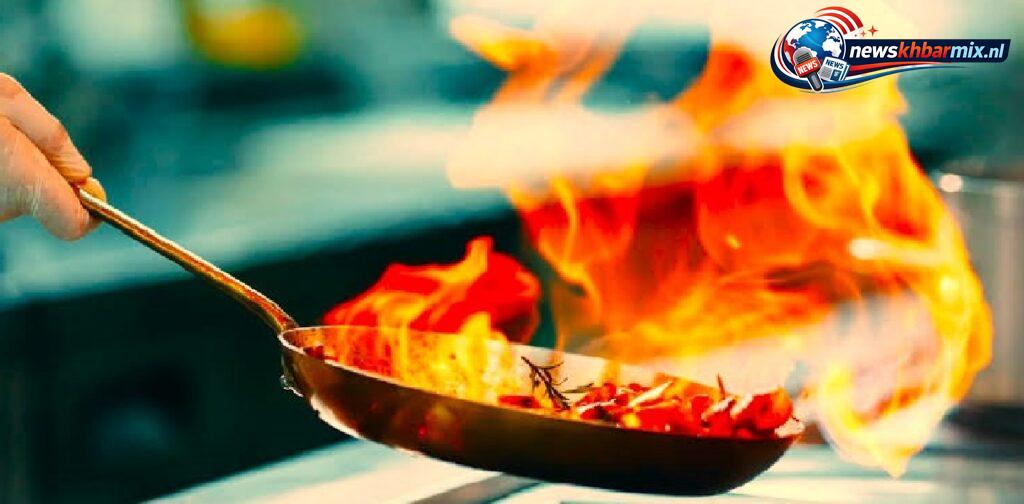 Bereidingswijze waarbij een gerecht met brandende alcohol wordt overgoten. (9)