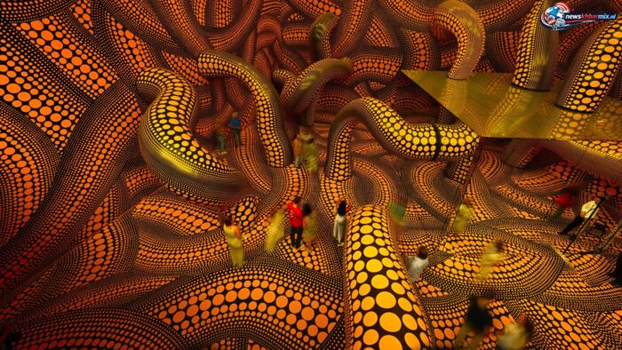 De-Japanse-kunstenares-Yayoi-Kusama-e1787863314610 Kunstenaar Yayoi Kusama overleden op 97-jarige leeftijd: dit is haar indrukwekkende nalatenschap