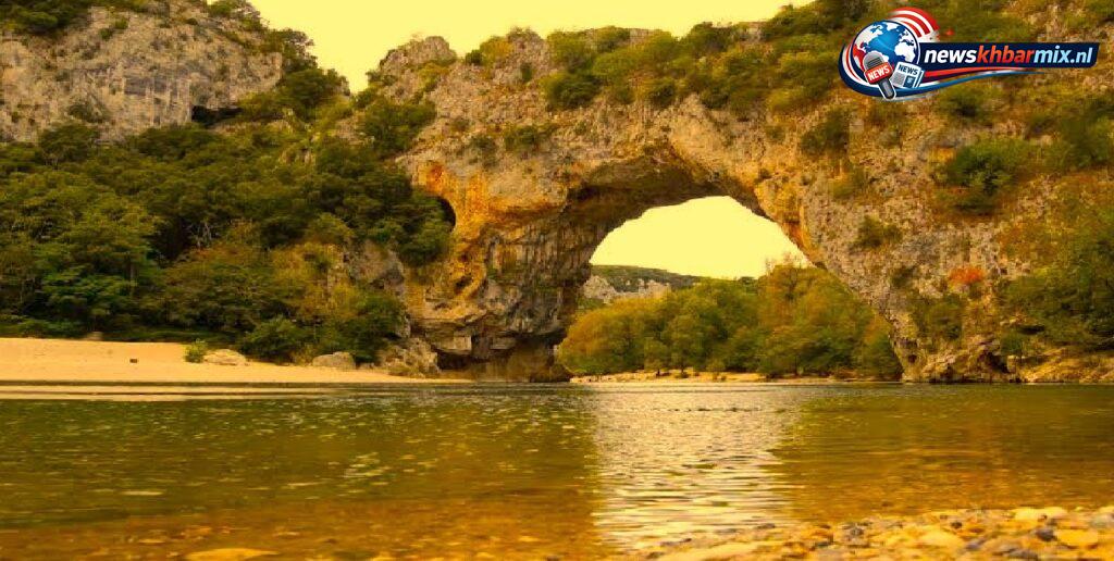 In welke Franse rivier bevindt zich de Pont d'Arc (7)